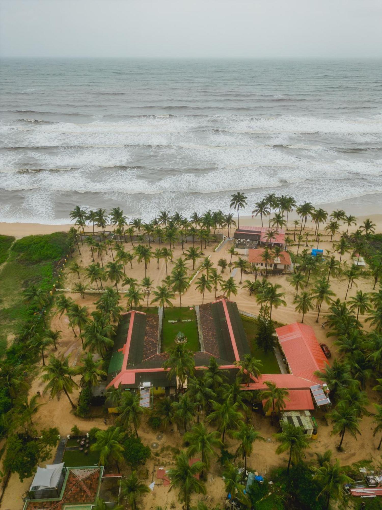 C Roque Beach Resort Колва Екстериор снимка